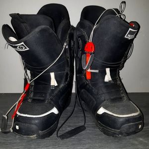 Snowboarding boots